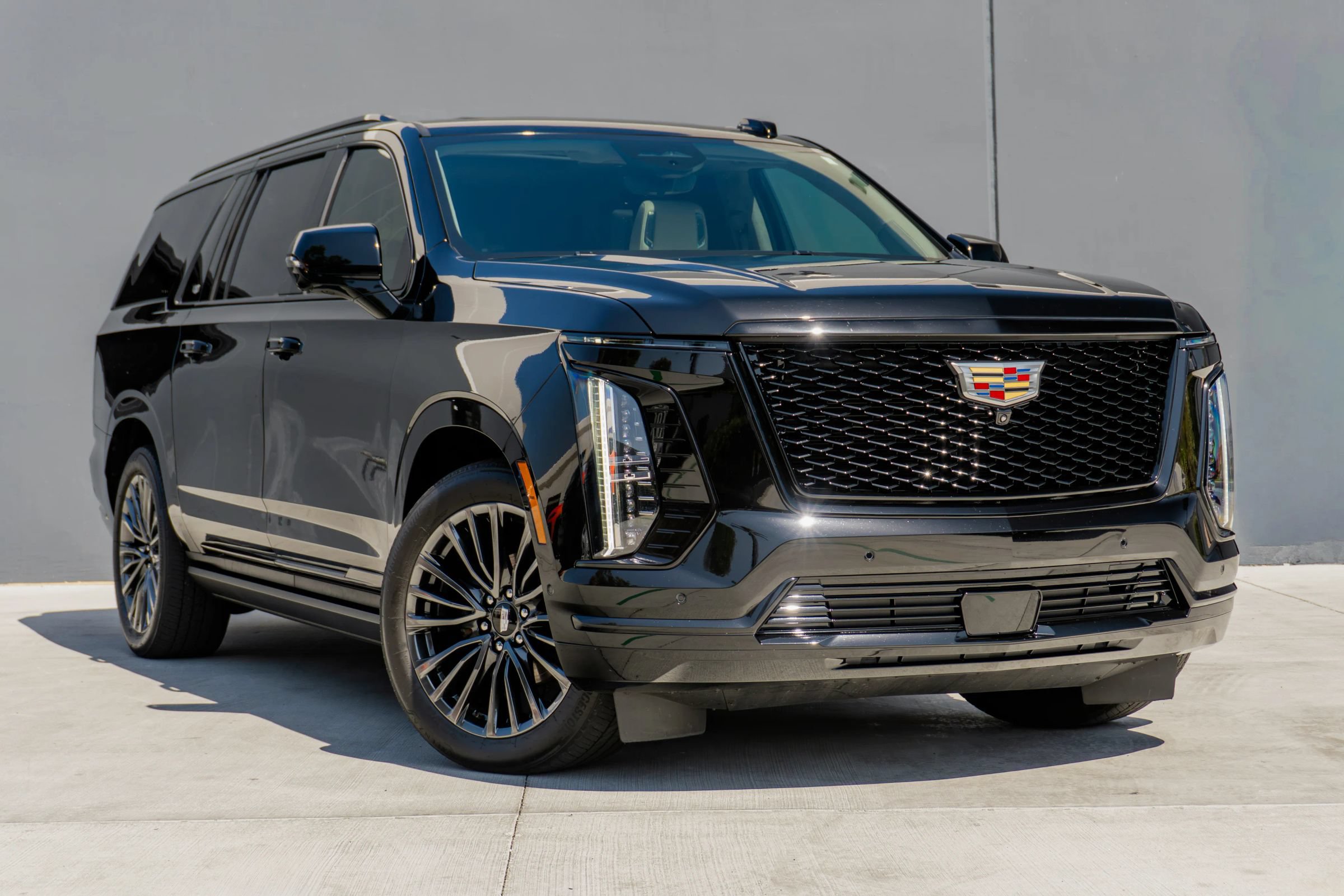 Used 2025 Cadillac Escalade ESV Sport Platinum AWD/4WD image 5