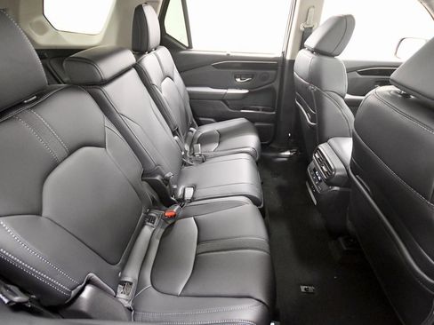 New 2025 Honda Pilot Touring image 13