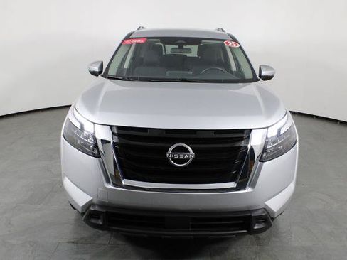 Certified 2025 Nissan Pathfinder SV FWD image 13