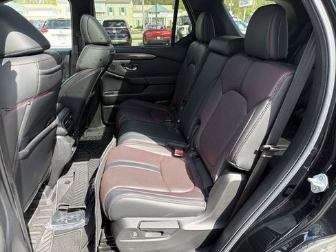 Used 2025 Honda Pilot Black Edition image 25