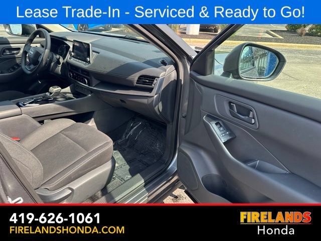 Used 2025 Nissan Rogue S FWD image 32