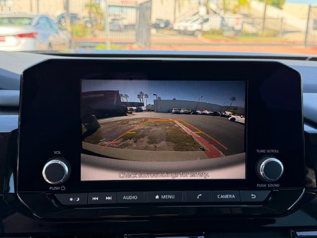 Used 2025 Nissan Pathfinder SV FWD image 23
