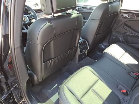 Used 2025 Porsche Macan image 20