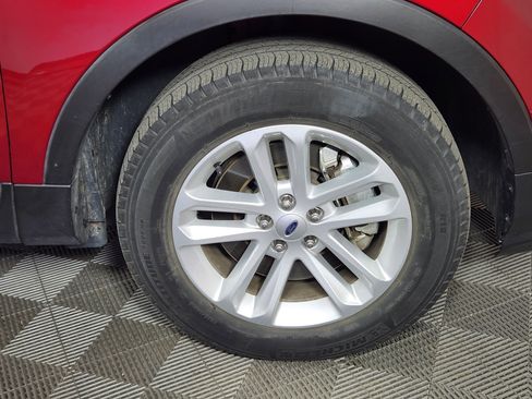 Used 2015 Ford Explorer XLT w/ Equipment Group 202A image 9