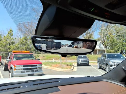 Certified 2025 Chevrolet Tahoe High Country AWD/4WD image 38