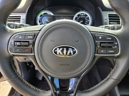 Certified 2017 Kia Niro EX image 22