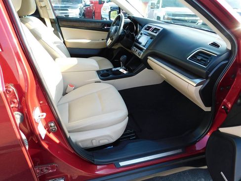Used 2017 Subaru Outback 2.5i Limited AWD/4WD image 46