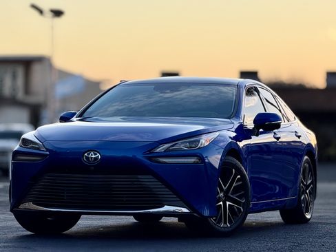 Used 2021 Toyota Mirai RWD image 1