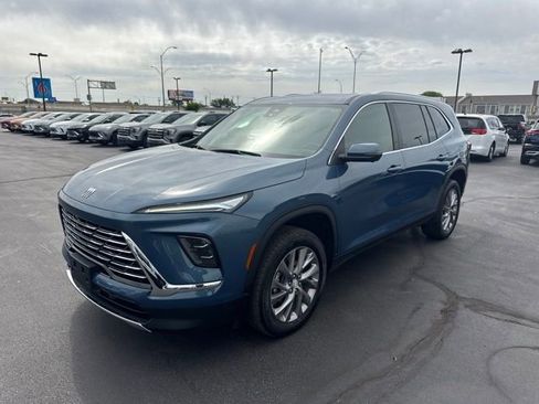 Used 2025 Buick Enclave Preferred AWD/4WD image 9