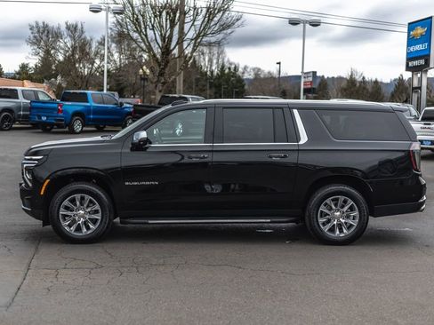 Used 2025 Chevrolet Suburban Premier image 12