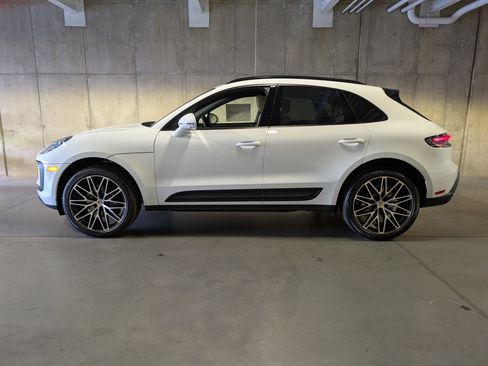 Certified 2025 Porsche Macan image 2