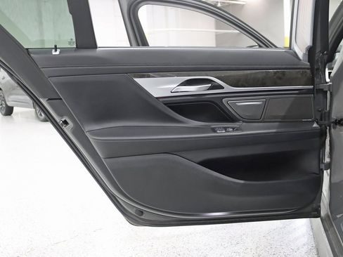 Used 2022 BMW 750i xDrive w/ Executive Package image 41