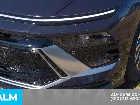 Certified 2025 Hyundai Sonata Limited FWD image 9