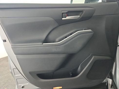 Used 2023 Toyota Highlander XSE image 27