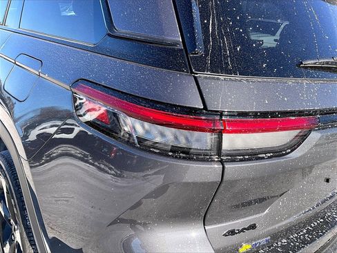 Used 2023 Jeep Grand Cherokee Altitude image 30