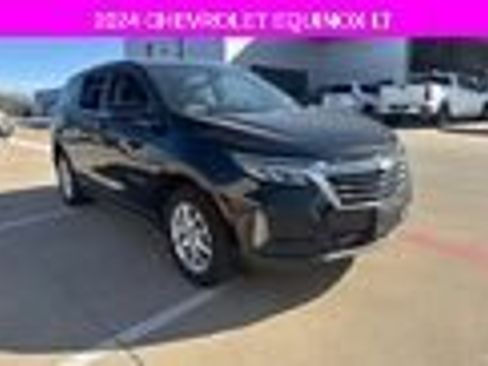 Used 2024 Chevrolet Equinox LT image 2