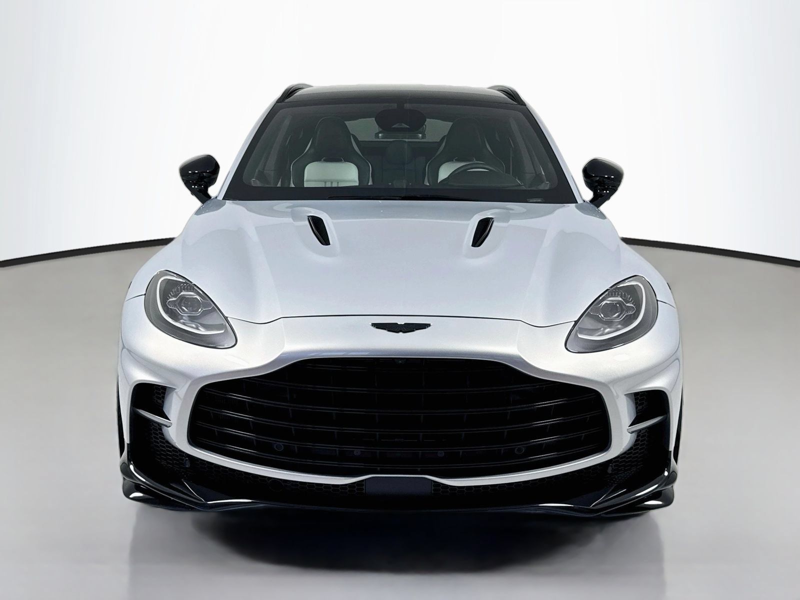 Used 2026 Aston Martin DBX 707 AWD/4WD image 2