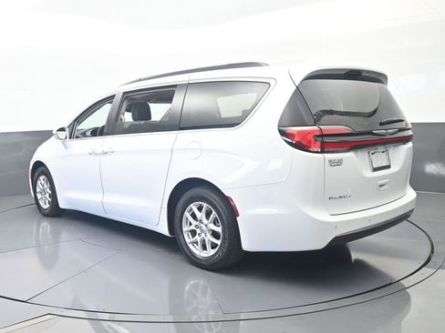 Used 2022 Chrysler Pacifica Touring-L FWD image 4