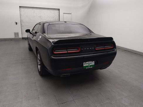 Used 2019 Dodge Challenger SXT RWD image 6