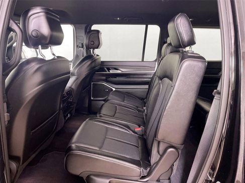 Used 2024 Jeep Wagoneer Series II w/ Flexible Seating Group AWD/4WD image 11