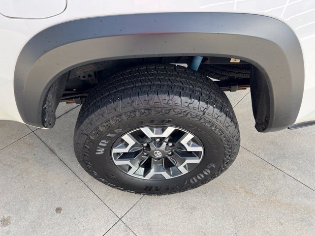 Used 2022 Toyota Tacoma TRD Off-Road w/ TRD Premium Off Road Package AWD/4WD image 11