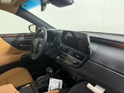 New 2025 Lexus ES 350 w/ Premium Package image 32