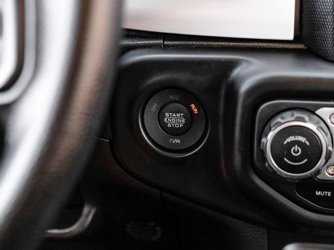 Used 2023 Jeep Gladiator Sport AWD/4WD image 24