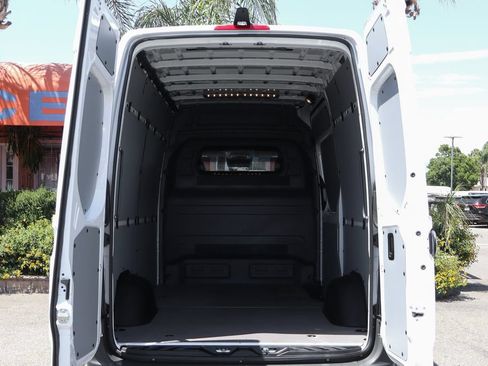 Used 2024 Mercedes-Benz Sprinter 2500 image 8