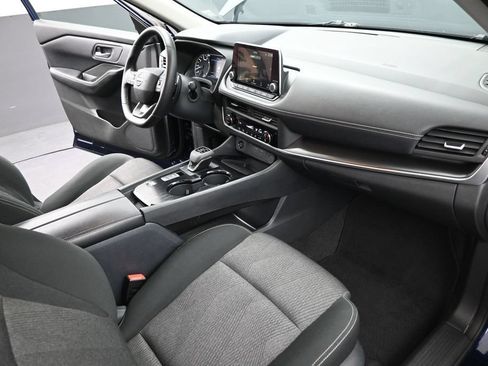 Used 2025 Nissan Rogue SV FWD image 29