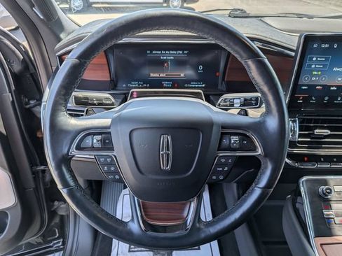 Used 2023 Lincoln Navigator Reserve AWD/4WD image 9