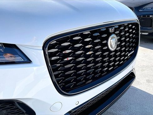 Used 2024 Jaguar F-PACE R-Dynamic S image 31