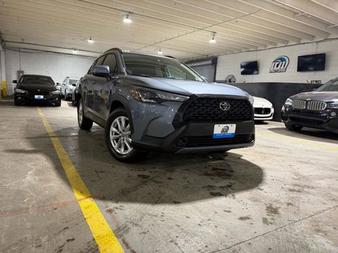 Used 2022 Toyota Corolla Cross LE w/ Moonroof Package AWD/4WD image 6