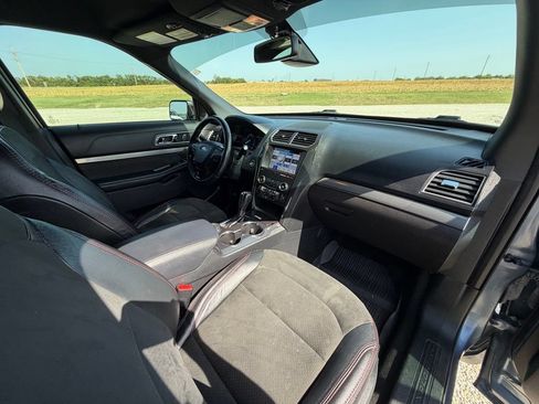 Used 2019 Ford Explorer XLT w/ Equipment Group 202A AWD/4WD image 31