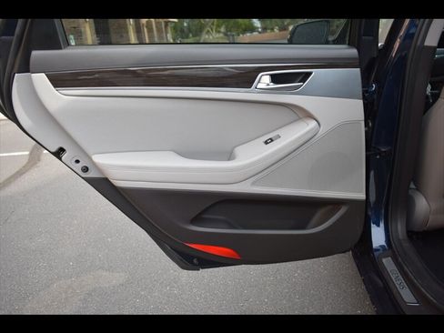 Used 2019 Genesis G80 3.8 RWD image 21