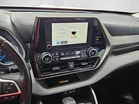 Used 2023 Toyota Highlander XLE image 12