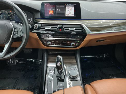 Used 2018 BMW 530e RWD image 28
