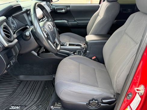 Used 2019 Toyota Tacoma TRD Off-Road AWD/4WD image 32