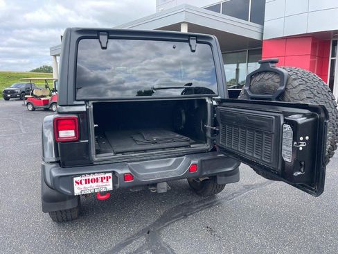 Used 2022 Jeep Wrangler Unlimited Rubicon w/ Cold Weather Group AWD/4WD image 13