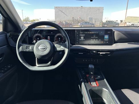 Used 2025 Nissan Kicks SR image 16
