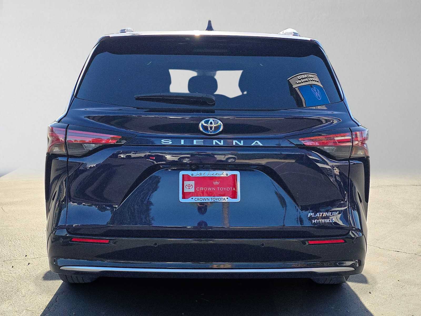 Used 2023 Toyota Sienna Platinum FWD image 4