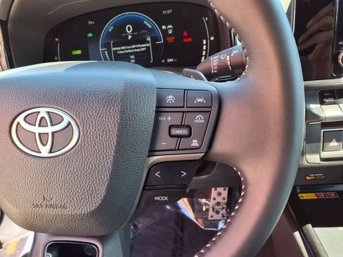 Certified 2025 Toyota Camry SE FWD image 21