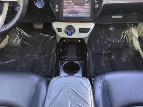 Certified 2018 Toyota Prius Four Touring FWD image 18