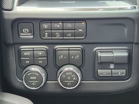 New 2026 Chevrolet Suburban RST w/ RST Capability Package AWD/4WD image 19