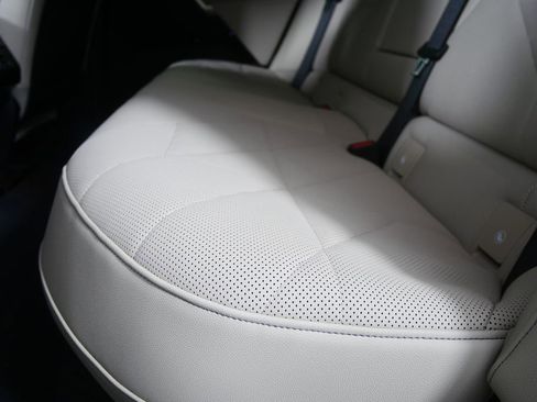 Used 2025 BMW iX xDrive50 image 15