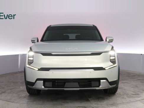 Used 2024 Kia EV9 Light Long Range RWD image 12