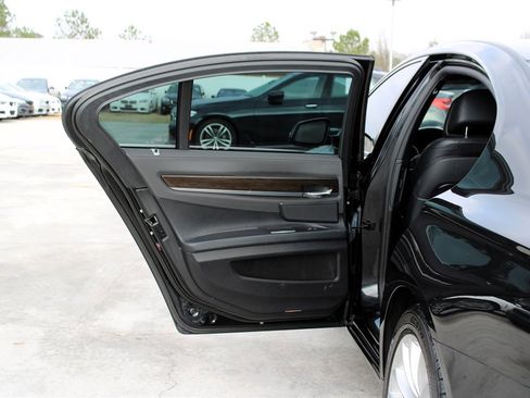 Used 2013 BMW 750i image 30