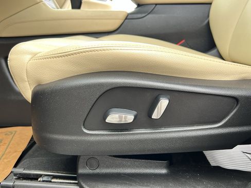 Used 2019 Cadillac XT5 AWD image 16