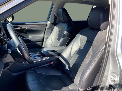 Used 2022 Toyota Highlander Platinum image 7