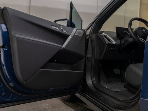 Used 2025 BMW iX M60 image 21