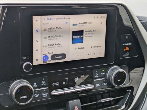 Used 2023 Toyota Highlander L image 16